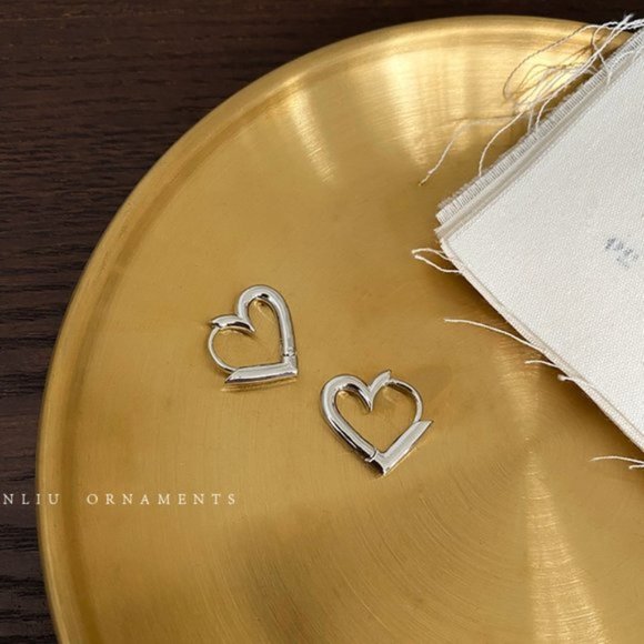 💙Heart Shape Hoops Earrings - Picture 8 of 11